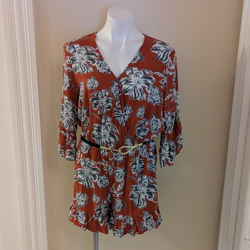 Who What Wear burnt orange with black and white floral print romper size XL